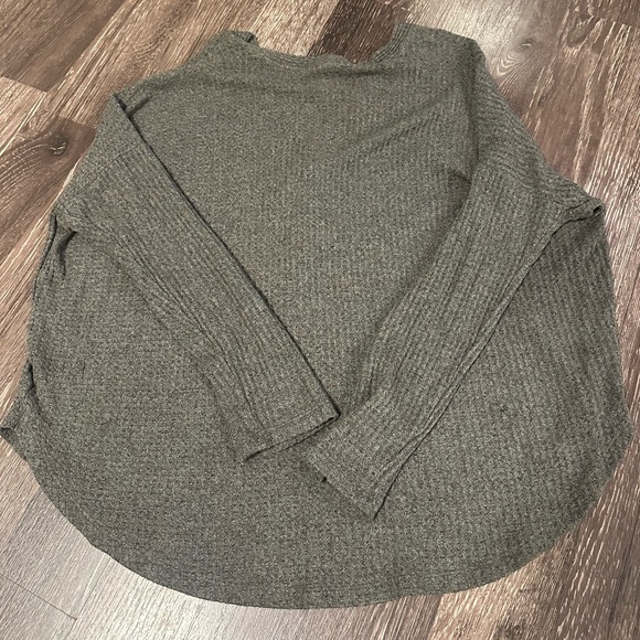 Women’s American Eagle Waffle Knit Top - Picture 2 of 3